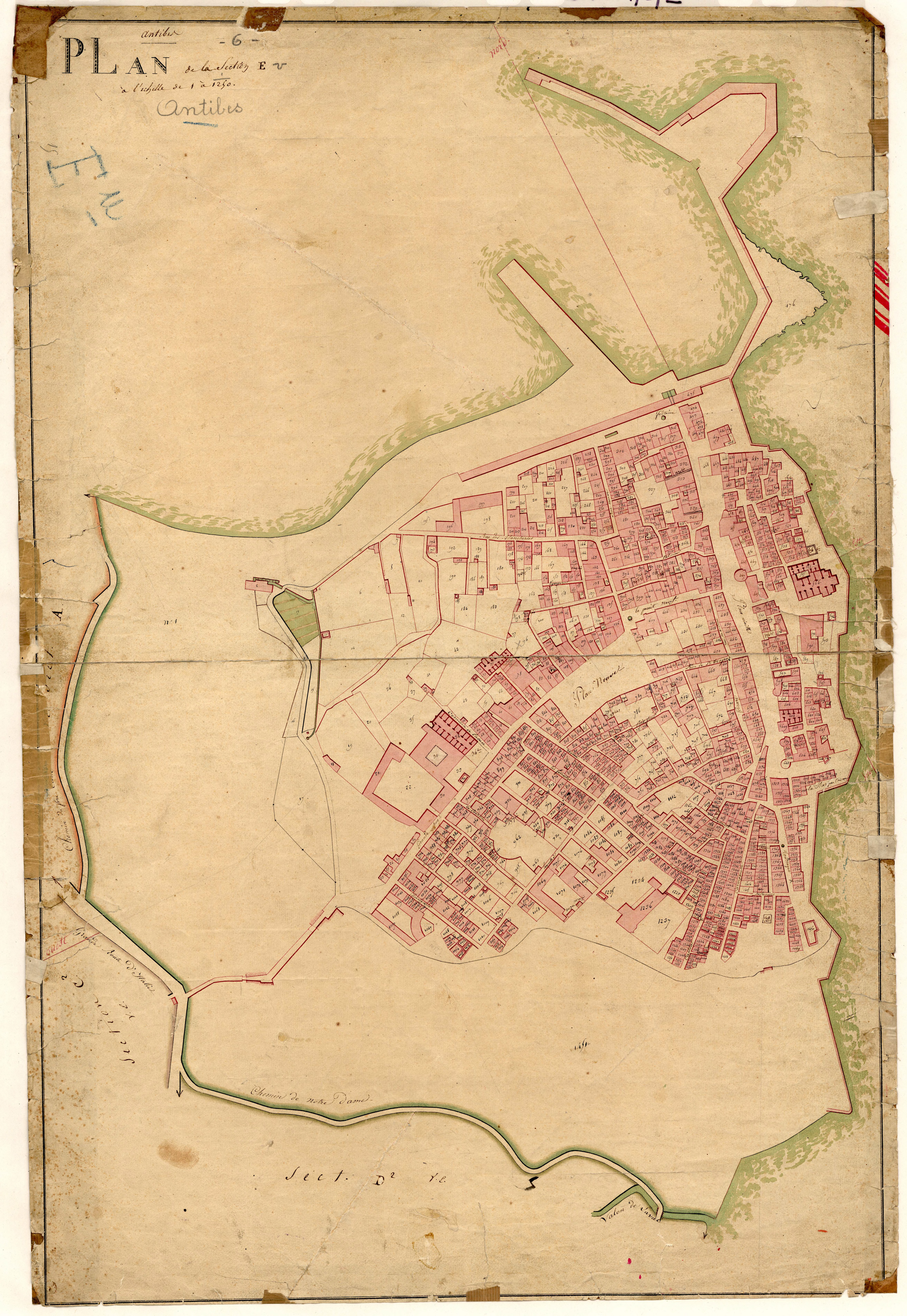 Plan de section, E
