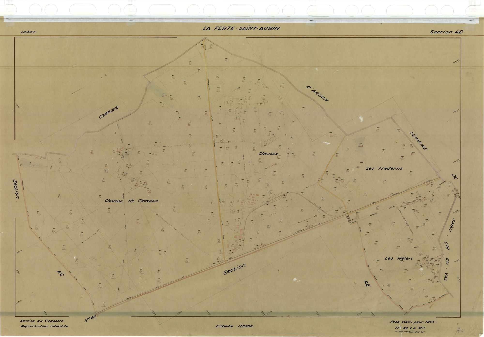 La Ferté-Saint-Aubin - Sections