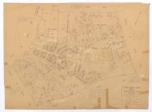 Section E dite du Bourg (partie des anciennes sections A B C et D, 4e feuille (partie de l'ancienne 2e feuille section A). Feuille dressée en 1822 mise à jour pour 1946. 2e édition à jour pour 1965. Rééditée pour 1975.