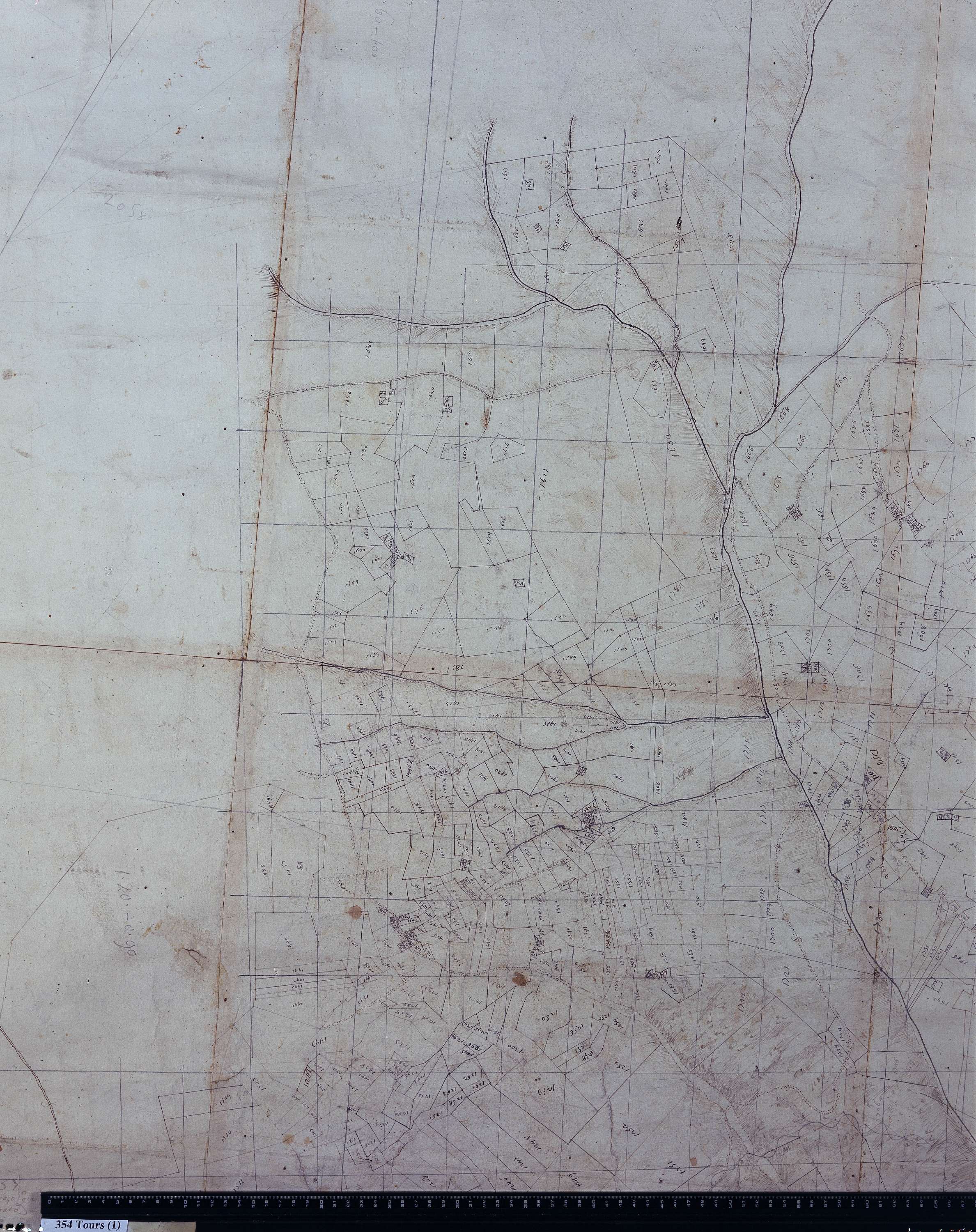 Tours-en-Savoie - Mappe originale (plan cadastral) de la commune de Tours, dans lequel sont figurées et numérotées les 2117 parcelles qui composent le territoire de la commune. Signé Pavey, géomètre. (La copie manque).