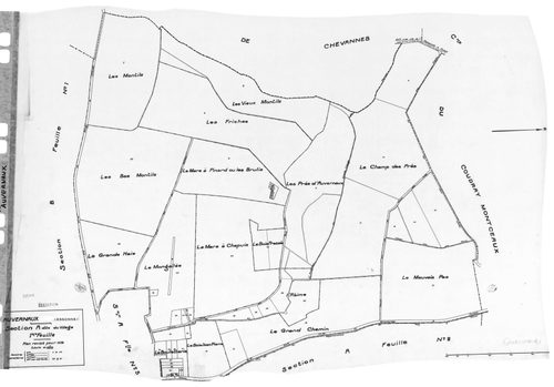 AUVERNAUX. - Cadastre révisé pour 1932 : plans de la section A le Village 1ère feuille, section B Portes 2ème feuille ; cadastre renouvelé pour 1966 : plans de la section ZA, section ZB, section ZC ; cadastre révisé pour 1932 mis à jour pour 1968 : plans 