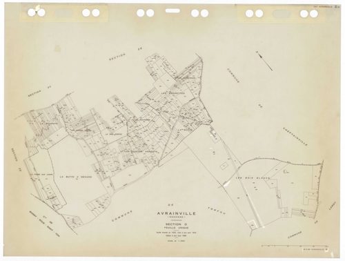 AVRAINVILLE, plans minutes de conservation : tableau d'assemblage,1933, Ech. 1/5000 ; plans des sections Du, 1933, Ech. 1/2500, section A3, 1933, Ech. 1/1250, sections ZA, ZB, ZC, ZD, ZE, 1955, Ech. 1/2500. Polyester. N et B. Dim. 105 x 80 cm [8 plans]. 
