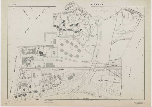 BIEVRES, plans minutes de conservation : tableau d'assemblage,1954, Ech. 1/10000 ; plans des sections A, B, I, J, K, N, 1954, Ech. 1/2000, sections C1, C2, D, E, F, G, H, L1, L2, M1, M2, 1954, Ech. 1/1000. Polyester. N et B. Dim. 105 x 80 cm [18 plans]. 