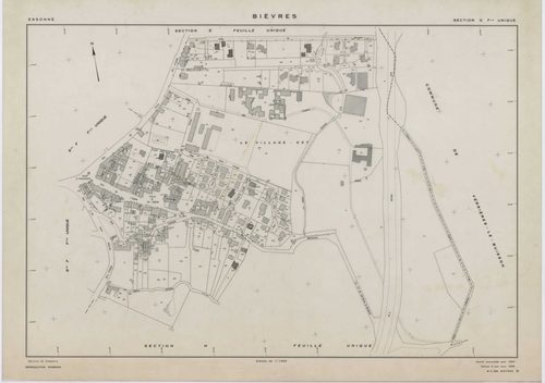 BIEVRES, plans minutes de conservation : tableau d'assemblage,1954, Ech. 1/10000 ; plans des sections A, B, I, J, K, N, 1954, Ech. 1/2000, sections C1, C2, D, E, F, G, H, L1, L2, M1, M2, 1954, Ech. 1/1000. Polyester. N et B. Dim. 105 x 80 cm [18 plans]. 