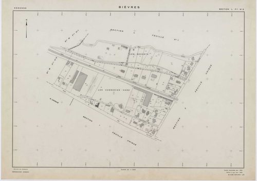 BIEVRES, plans minutes de conservation : tableau d'assemblage,1954, Ech. 1/10000 ; plans des sections A, B, I, J, K, N, 1954, Ech. 1/2000, sections C1, C2, D, E, F, G, H, L1, L2, M1, M2, 1954, Ech. 1/1000. Polyester. N et B. Dim. 105 x 80 cm [18 plans]. 