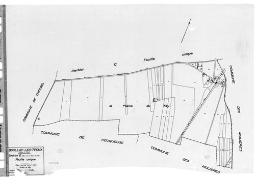 BOULLAY-LES-TROUX .- Cadastre révisé pour 1933 : plan du tableau d'assemblage, plans de la section A les Troux 1ère feuille, idem 2ème feuille, section B Montabé, section C le Pré-Hainault, section D la Plaine du Fay ; cadastre révisé pour 1933 mis à jour