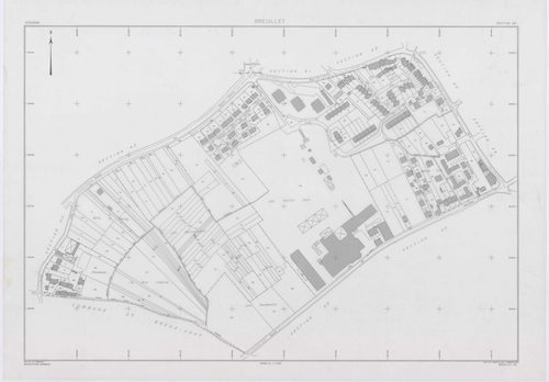BREUILLET, plans minutes de conservation : tableau d'assemblage,1943, Ech. 1/10000 ; plans des sections A1, A2, A3, A4, B1, B2, B3, B4, 1943, Ech. 1/1250, sections AE, AH, AI, AK, AL, AM, AN, AO, AP, AR, AS, AY, AZ, 2001, Ech. 1/1000, sections AA, AB, AD,