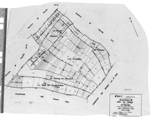EGLY.- Cadastre révisé pour 1934 : plan du tableau d'assemblage, plans de la section A la Plaine 1ère feuille, idem 2ème feuille, section B le Village 1ère feuille, idem 2ème feuille, idem 3ème feuille, idem 4ème feuille ; cadastre révisé pour 1934 mis à 