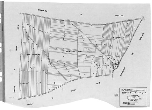 GUIGNEVILLE.- Cadastre révisé pour 1934 : plan du tableau d'assemblage, plans de la section A le Village, section B les Bois de Guigneville 1ère feuille, idem 2ème feuille, idem 3ème feuille ; cadastre révisé pour 1934 mis à jour pour 1956 : plan de la se