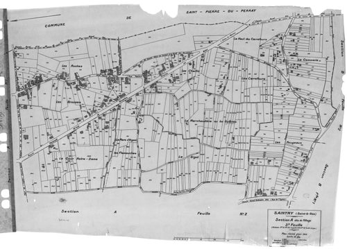 SAINTRY-SUR-SEINE. - Cadastre révisé pour 1945 : plans de la section A le Village 1ère feuille, idem 2ème feuille, idem 3ème feuille, section B la Garenne 1ère feuille, idem 2ème feuille ; cadastre révisé pour 1945 mis à jour pour 1970 : plans de la secti