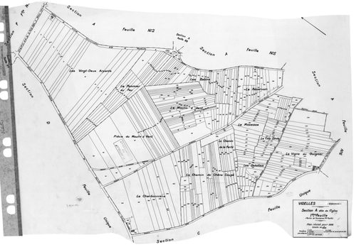VIDELLES. - Cadastre révisé pour 1938 : plan du tableau d'assemblage, plans de la section A l'Eglise 1ère feuille, idem 2ème feuille, idem 3ème feuille, idem 4ème feuille, idem 5ème feuille, idem 6ème feuille, section B Mont-Moyen 1ère feuille, idem 2ème 